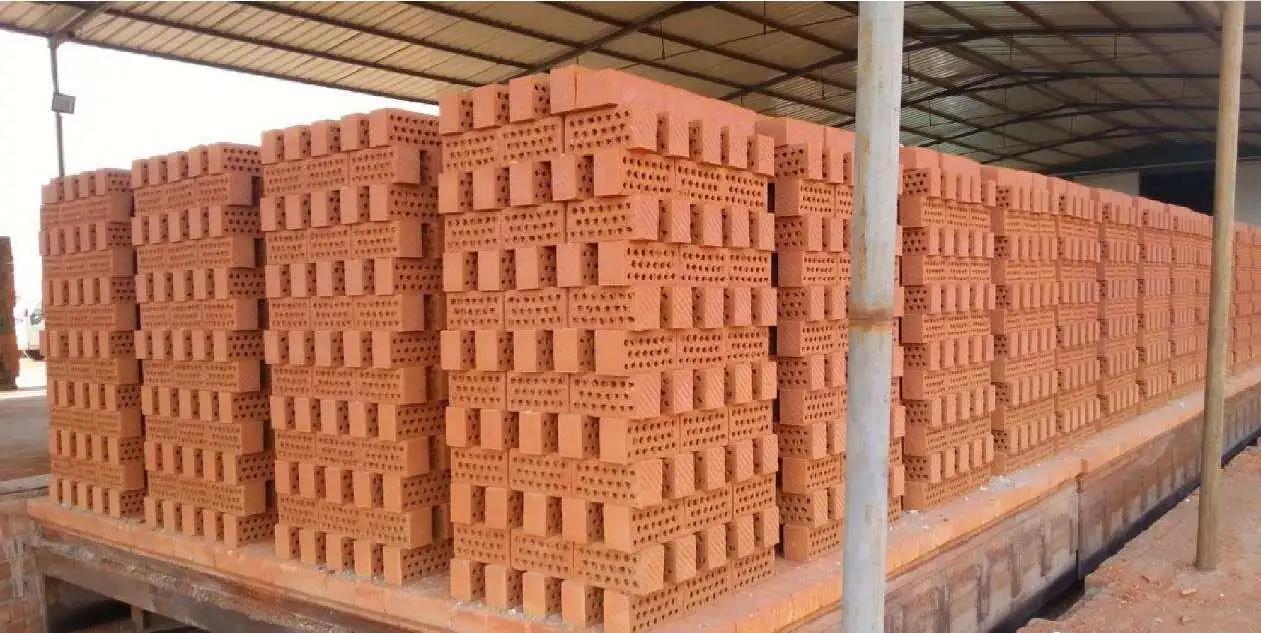 砌墙无小事 多孔砖孔洞朝向引发邻里争议